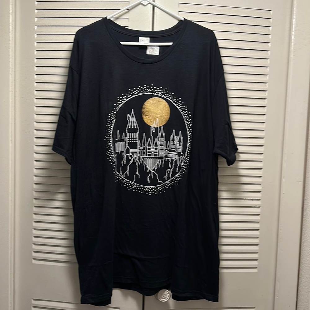 Black hogwarts castle tshirt